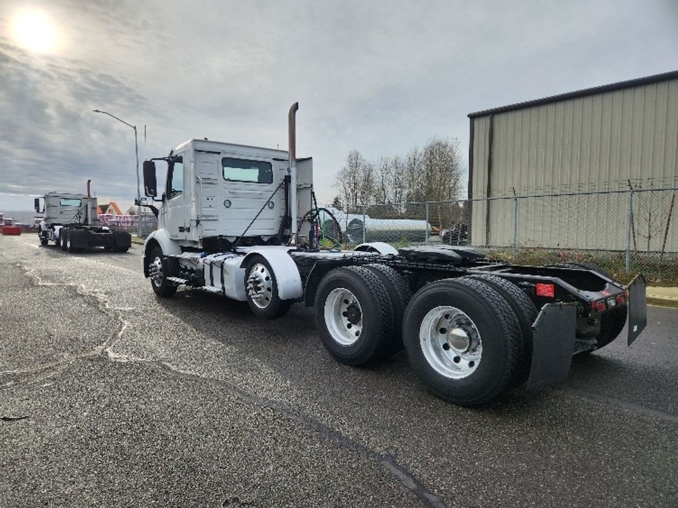 Day Cab Tractor-Heavy Duty Tractors-Volvo-2021-VNR84300-Kent-WA-444,489\n\t\tmiles-$ 66,750 - Image 4