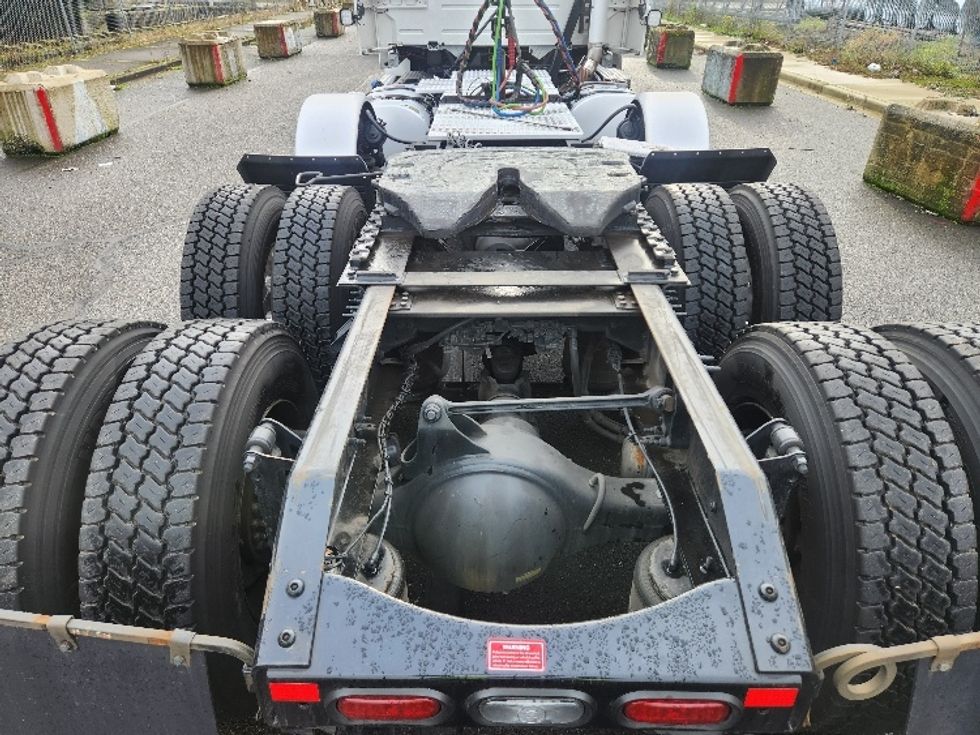 Day Cab Tractor-Heavy Duty Tractors-Volvo-2021-VNR84300-Kent-WA-444,489\n\t\tmiles-$ 66,750 - Image 5