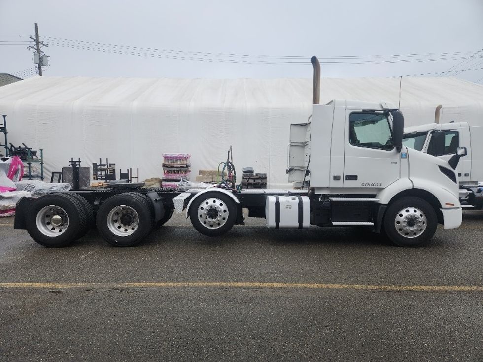 Day Cab Tractor-Heavy Duty Tractors-Volvo-2021-VNR84300-Kent-WA-444,489\n\t\tmiles-$ 66,750 - Image 7