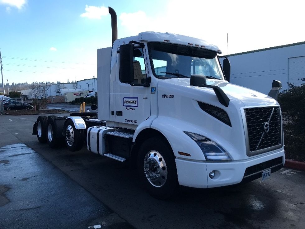 Day Cab Tractor-Heavy Duty Tractors-Volvo-2021-VNR84300-Kent-WA-450,613\n\t\tmiles-$ 79,750 - Image 1