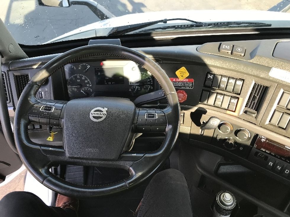 Day Cab Tractor-Heavy Duty Tractors-Volvo-2021-VNR84300-Kent-WA-458,786\n\t\tmiles-$ 79,000 - Image 11