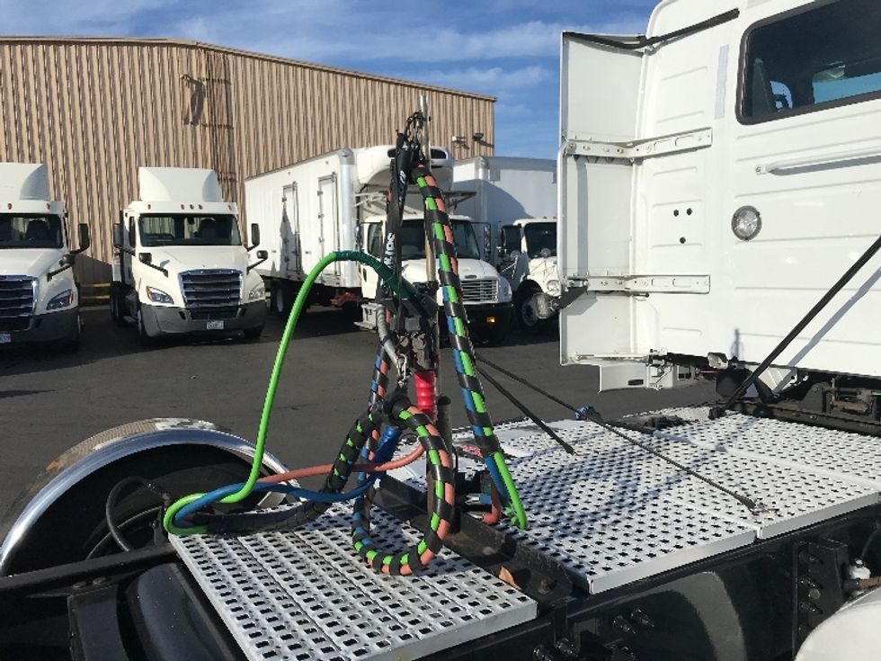 Day Cab Tractor-Heavy Duty Tractors-Volvo-2021-VNR84300-Kent-WA-458,786\n\t\tmiles-$ 79,000 - Image 18