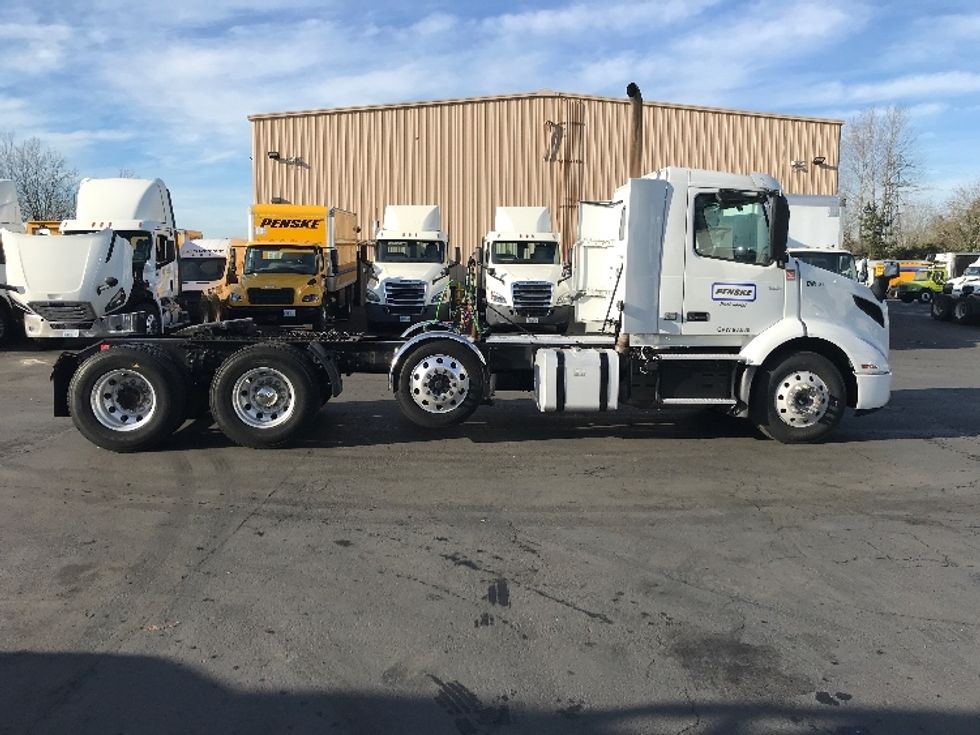 Day Cab Tractor-Heavy Duty Tractors-Volvo-2021-VNR84300-Kent-WA-458,786\n\t\tmiles-$ 79,000 - Image 8