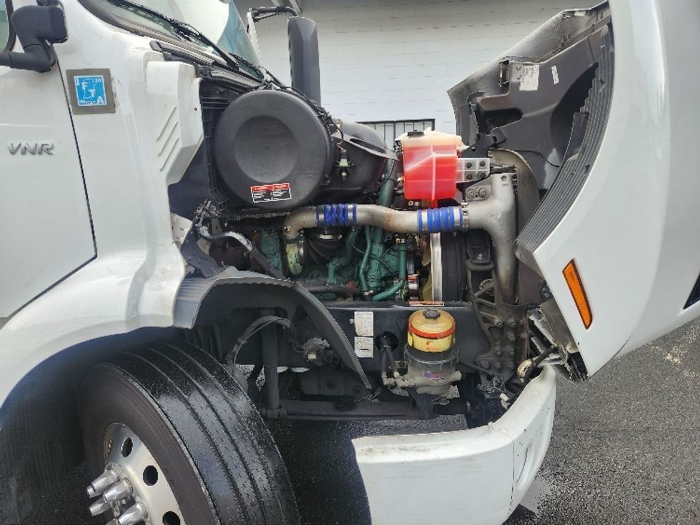 Day Cab Tractor-Heavy Duty Tractors-Volvo-2021-VNR84300-Kent-WA-462,721\n\t\tmiles-$ 64,750 - Image 15