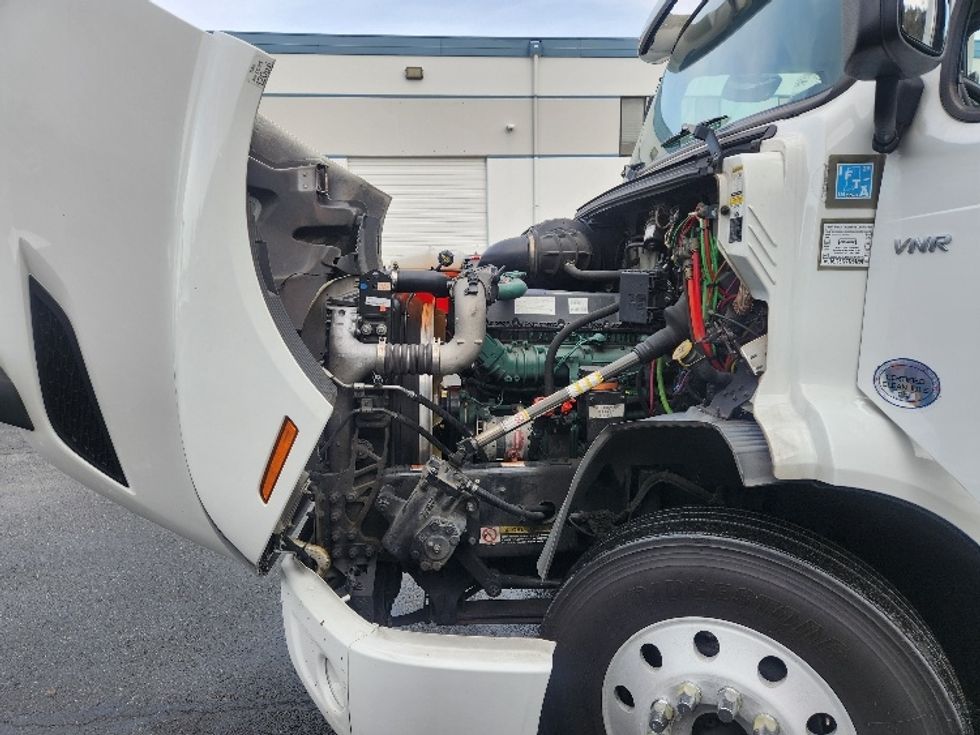 Day Cab Tractor-Heavy Duty Tractors-Volvo-2021-VNR84300-Kent-WA-462,721\n\t\tmiles-$ 64,750 - Image 16