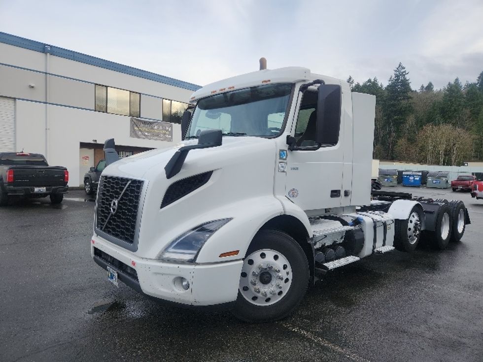 Day Cab Tractor-Heavy Duty Tractors-Volvo-2021-VNR84300-Kent-WA-462,721\n\t\tmiles-$ 64,750 - Image 3
