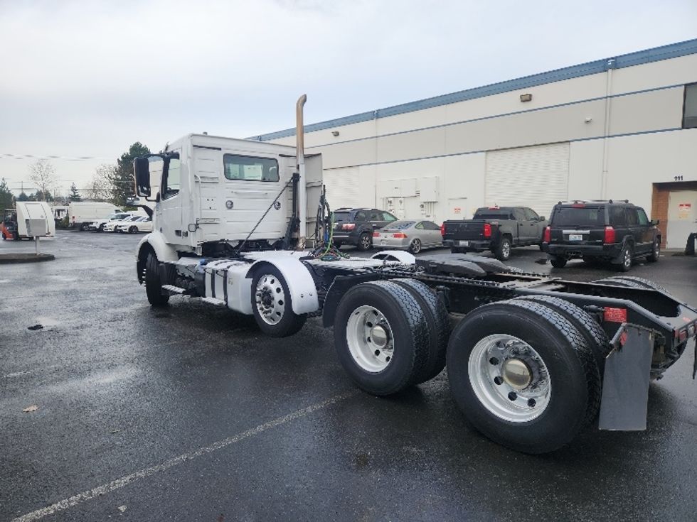 Day Cab Tractor-Heavy Duty Tractors-Volvo-2021-VNR84300-Kent-WA-462,721\n\t\tmiles-$ 64,750 - Image 5
