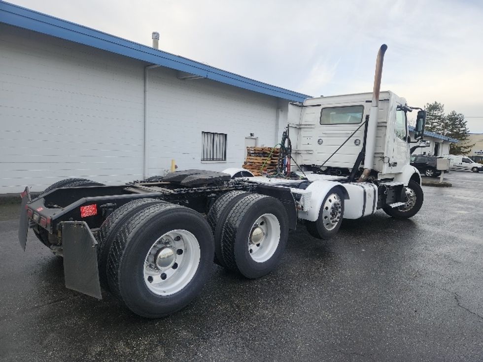 Day Cab Tractor-Heavy Duty Tractors-Volvo-2021-VNR84300-Kent-WA-462,721\n\t\tmiles-$ 64,750 - Image 7
