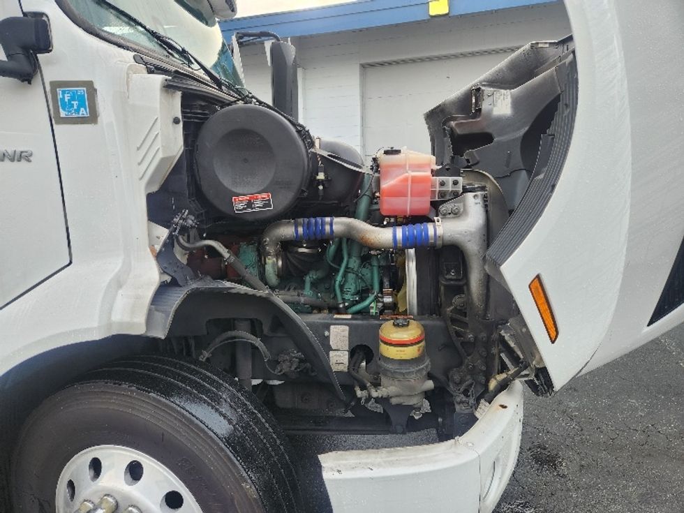 Day Cab Tractor-Heavy Duty Tractors-Volvo-2021-VNR84300-Kent-WA-466,700\n\t\tmiles-$ 64,250 - Image 15