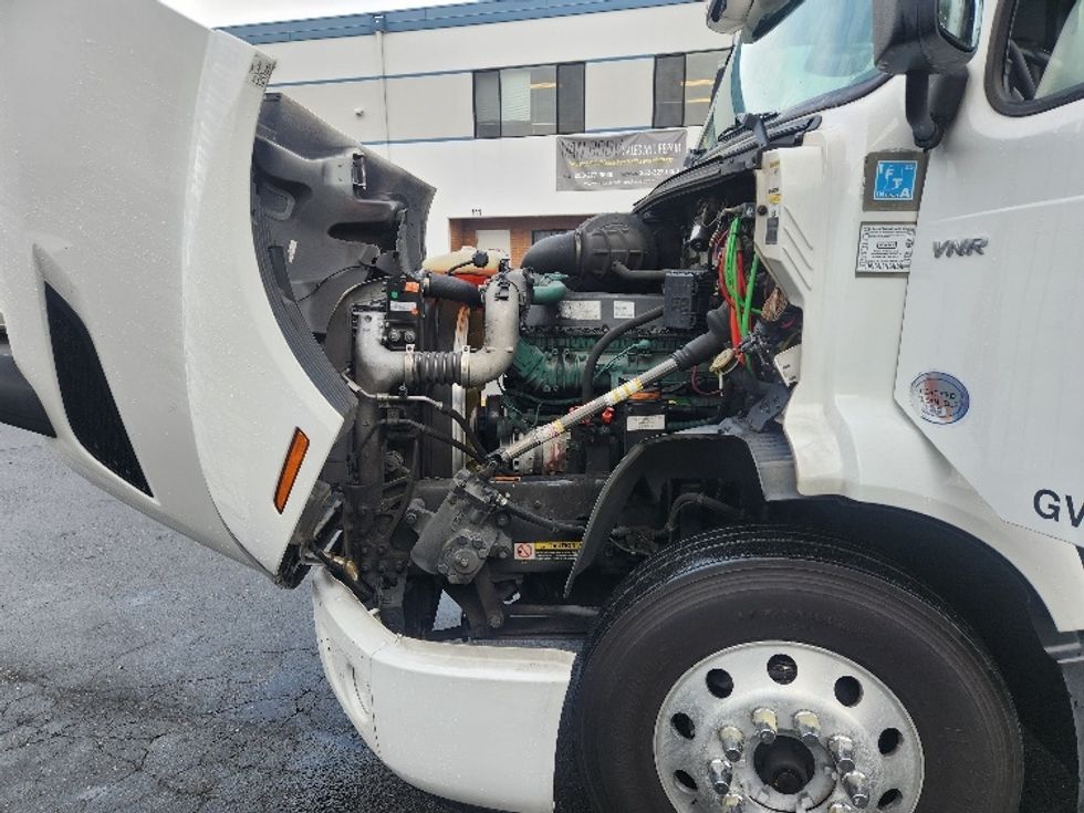 Day Cab Tractor-Heavy Duty Tractors-Volvo-2021-VNR84300-Kent-WA-466,700\n\t\tmiles-$ 64,250 - Image 16