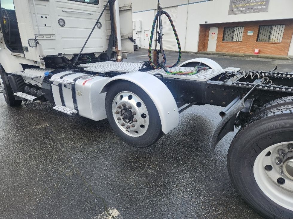 Day Cab Tractor-Heavy Duty Tractors-Volvo-2021-VNR84300-Kent-WA-466,700\n\t\tmiles-$ 64,250 - Image 17