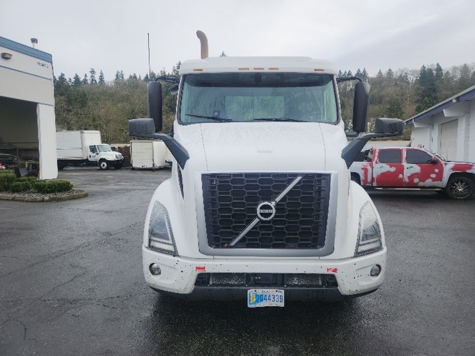 Day Cab Tractor-Heavy Duty Tractors-Volvo-2021-VNR84300-Kent-WA-466,700\n\t\tmiles-$ 64,250 - Image 2