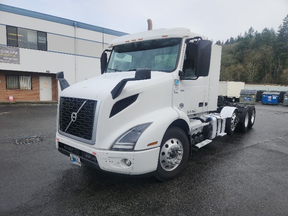 Day Cab Tractor-Heavy Duty Tractors-Volvo-2021-VNR84300-Kent-WA-466,700\n\t\tmiles-$ 64,250 - Image 3