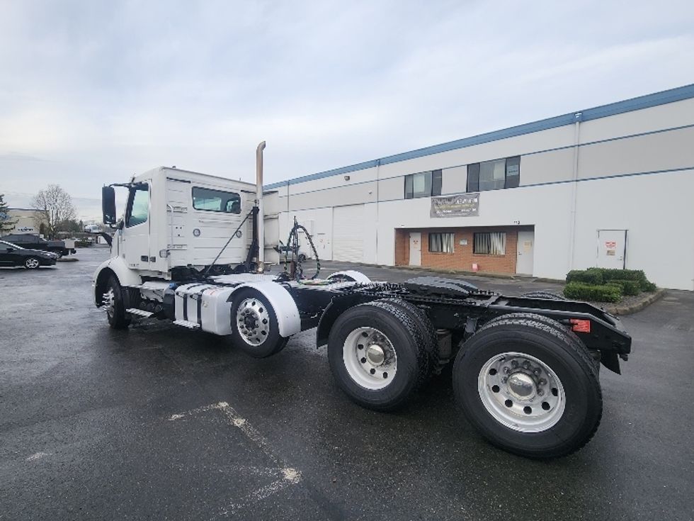 Day Cab Tractor-Heavy Duty Tractors-Volvo-2021-VNR84300-Kent-WA-466,700\n\t\tmiles-$ 64,250 - Image 5