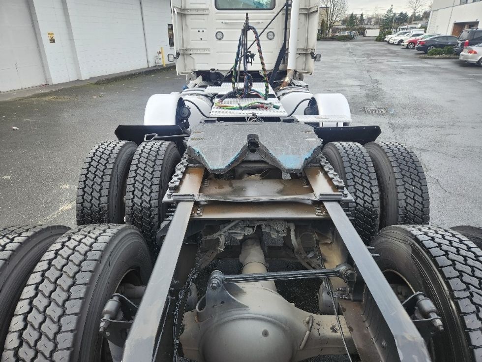 Day Cab Tractor-Heavy Duty Tractors-Volvo-2021-VNR84300-Kent-WA-466,700\n\t\tmiles-$ 64,250 - Image 6