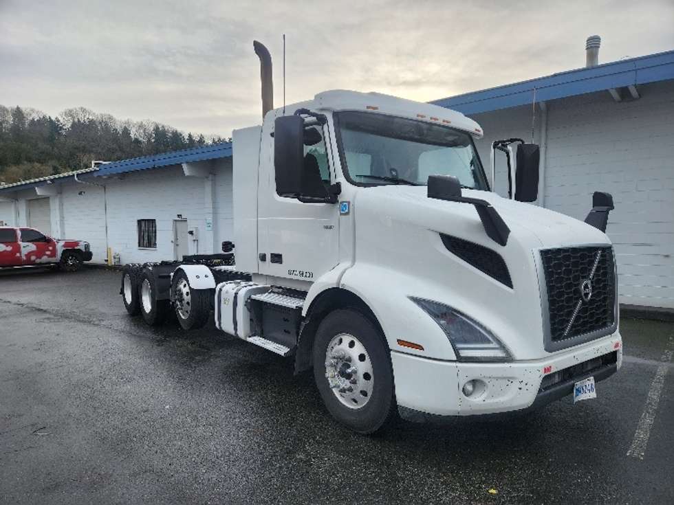 Day Cab Tractor-Heavy Duty Tractors-Volvo-2021-VNR84300-Kent-WA-466,929
miles-$ 64,250