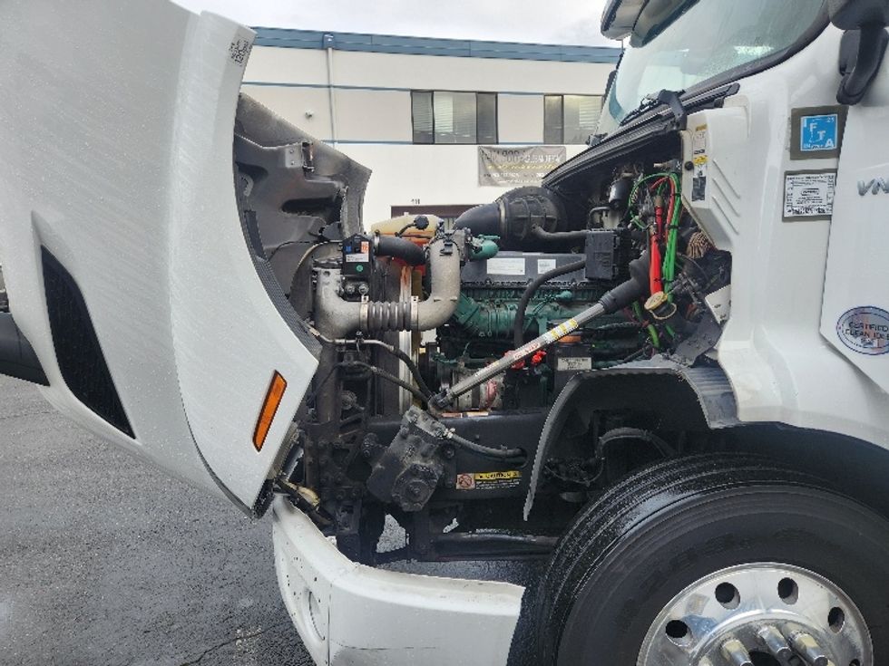 Day Cab Tractor-Heavy Duty Tractors-Volvo-2021-VNR84300-Kent-WA-466,929\n\t\tmiles-$ 64,250 - Image 16