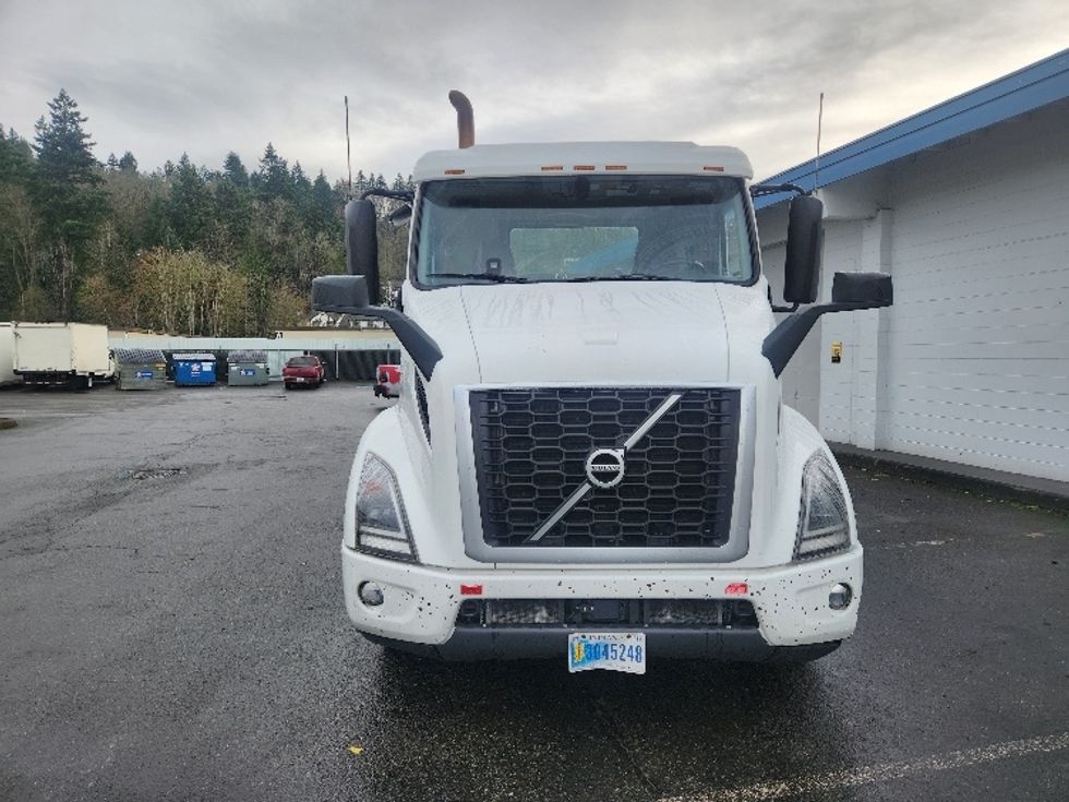 Day Cab Tractor-Heavy Duty Tractors-Volvo-2021-VNR84300-Kent-WA-466,929\n\t\tmiles-$ 64,250 - Image 2