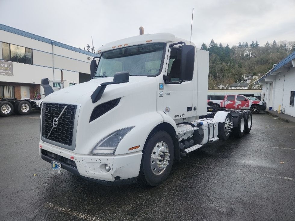 Day Cab Tractor-Heavy Duty Tractors-Volvo-2021-VNR84300-Kent-WA-466,929\n\t\tmiles-$ 64,250 - Image 3