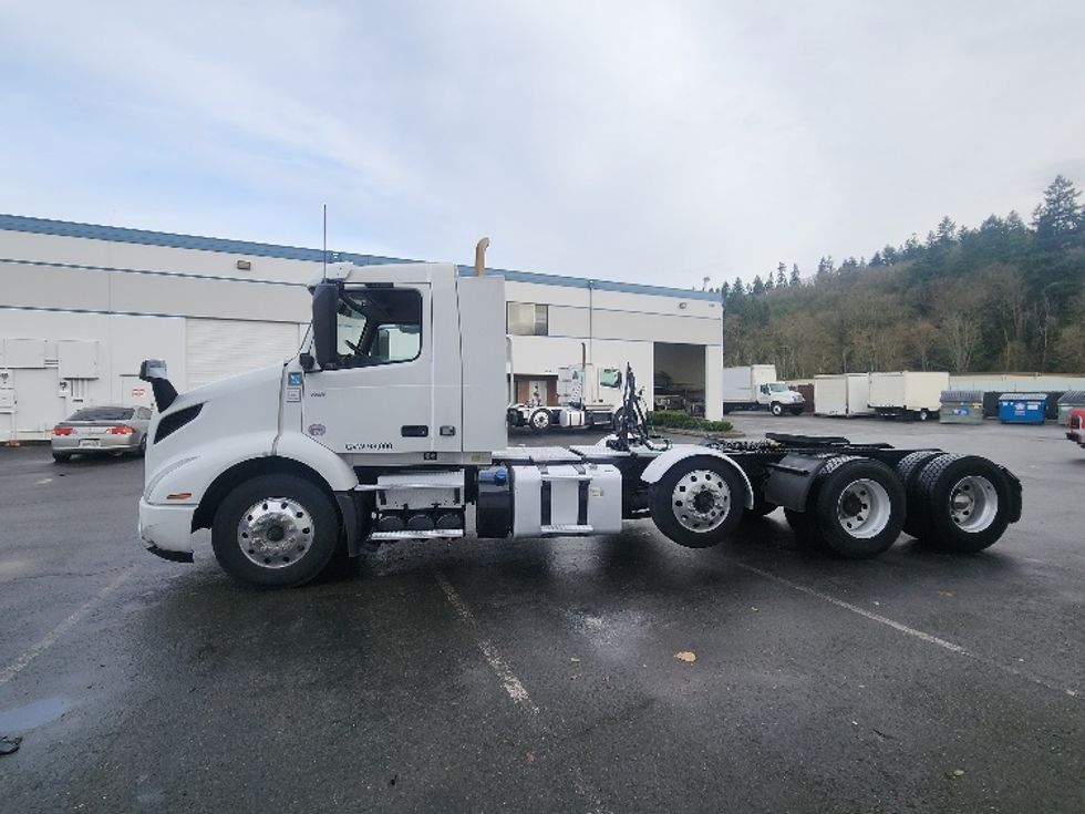Day Cab Tractor-Heavy Duty Tractors-Volvo-2021-VNR84300-Kent-WA-466,929\n\t\tmiles-$ 64,250 - Image 4