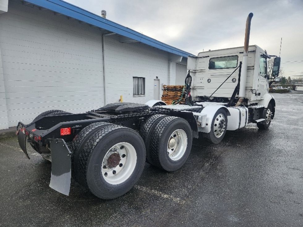 Day Cab Tractor-Heavy Duty Tractors-Volvo-2021-VNR84300-Kent-WA-466,929\n\t\tmiles-$ 64,250 - Image 7