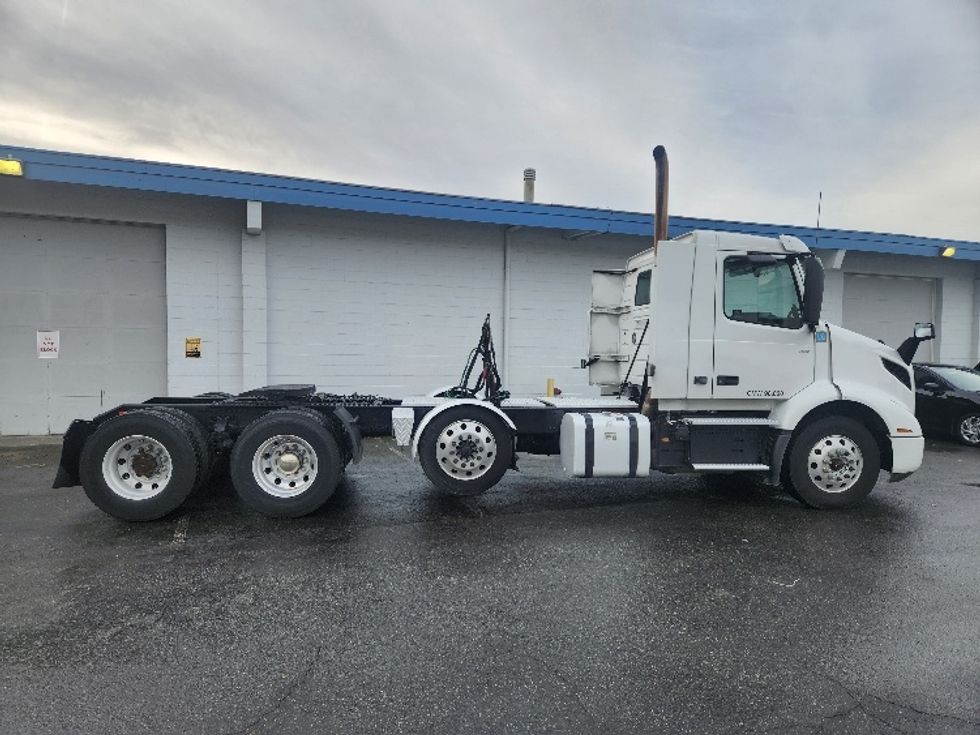 Day Cab Tractor-Heavy Duty Tractors-Volvo-2021-VNR84300-Kent-WA-466,929\n\t\tmiles-$ 64,250 - Image 8