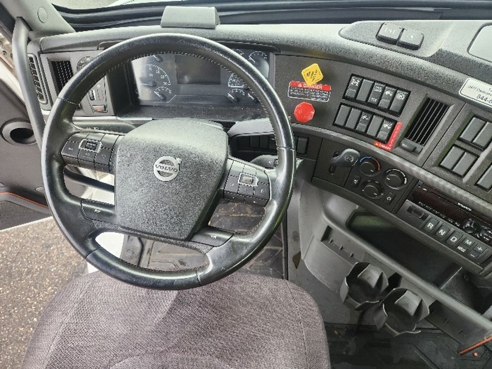 Day Cab Tractor-Heavy Duty Tractors-Volvo-2021-VNR84300-Kent-WA-488,806\n\t\tmiles-$ 62,250 - Image 11