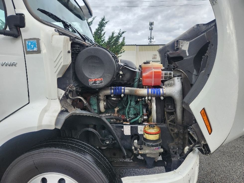 Day Cab Tractor-Heavy Duty Tractors-Volvo-2021-VNR84300-Kent-WA-488,806\n\t\tmiles-$ 62,250 - Image 15