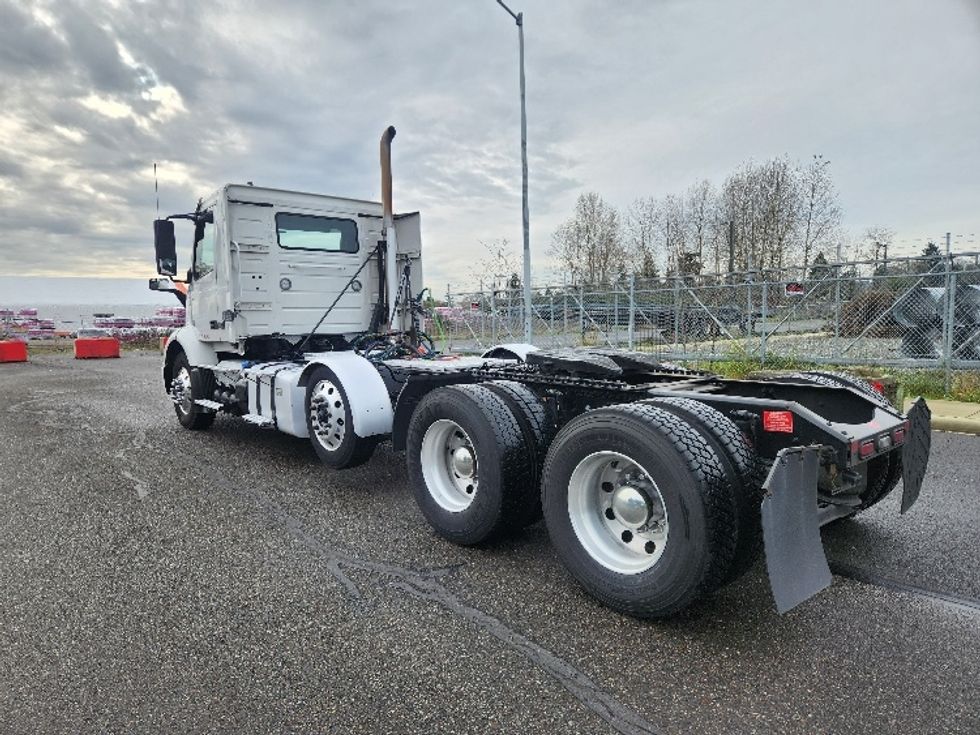 Day Cab Tractor-Heavy Duty Tractors-Volvo-2021-VNR84300-Kent-WA-488,806\n\t\tmiles-$ 62,250 - Image 5