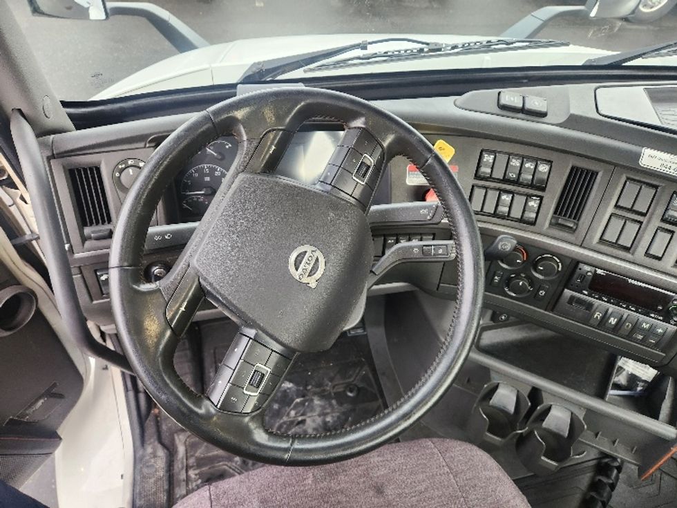 Day Cab Tractor-Heavy Duty Tractors-Volvo-2021-VNR84300-Kent-WA-491,051\n\t\tmiles-$ 62,000 - Image 11