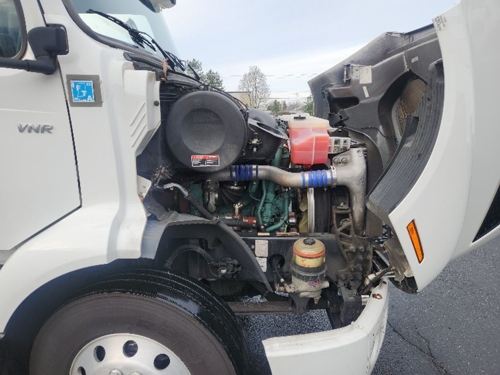 Day Cab Tractor-Heavy Duty Tractors-Volvo-2021-VNR84300-Kent-WA-491,051\n\t\tmiles-$ 62,000 - Image 14