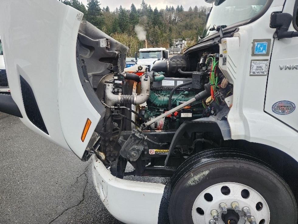 Day Cab Tractor-Heavy Duty Tractors-Volvo-2021-VNR84300-Kent-WA-491,051\n\t\tmiles-$ 62,000 - Image 15