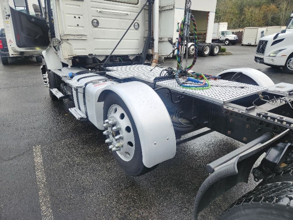 Day Cab Tractor-Heavy Duty Tractors-Volvo-2021-VNR84300-Kent-WA-491,051\n\t\tmiles-$ 62,000 - Image 16