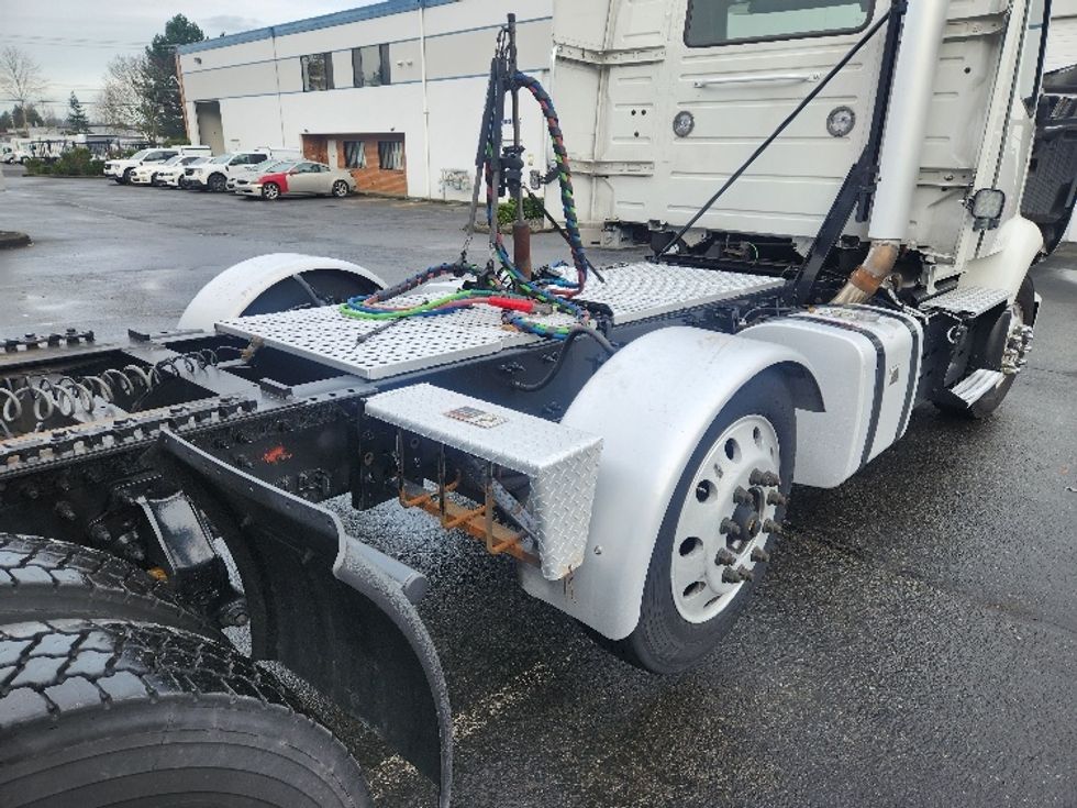 Day Cab Tractor-Heavy Duty Tractors-Volvo-2021-VNR84300-Kent-WA-491,051\n\t\tmiles-$ 62,000 - Image 17