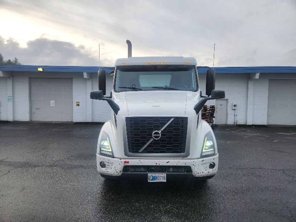 Day Cab Tractor-Heavy Duty Tractors-Volvo-2021-VNR84300-Kent-WA-491,051\n\t\tmiles-$ 62,000 - Image 2
