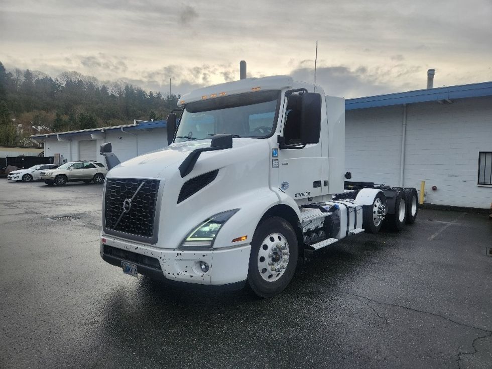 Day Cab Tractor-Heavy Duty Tractors-Volvo-2021-VNR84300-Kent-WA-491,051\n\t\tmiles-$ 62,000 - Image 3