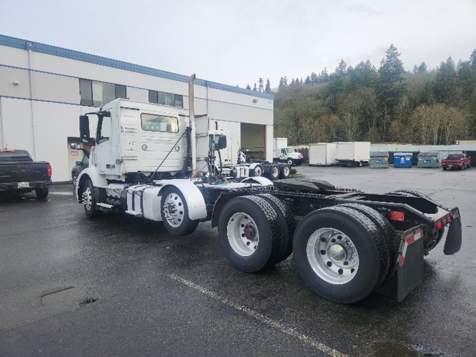Day Cab Tractor-Heavy Duty Tractors-Volvo-2021-VNR84300-Kent-WA-491,051\n\t\tmiles-$ 62,000 - Image 5