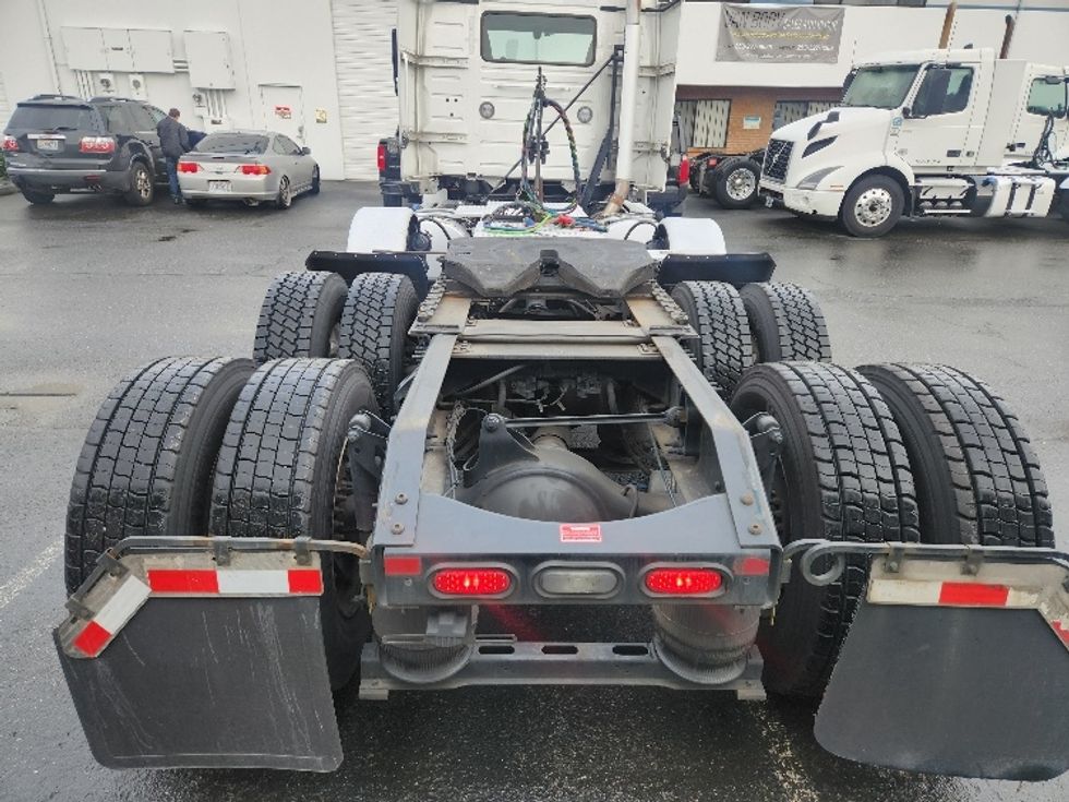 Day Cab Tractor-Heavy Duty Tractors-Volvo-2021-VNR84300-Kent-WA-491,051\n\t\tmiles-$ 62,000 - Image 6