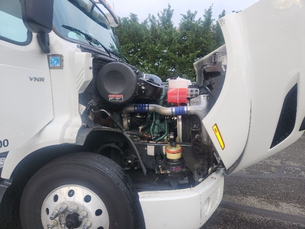 Day Cab Tractor-Heavy Duty Tractors-Volvo-2021-VNR84300-Kent-WA-497,464\n\t\tmiles-$ 61,250 - Image 15