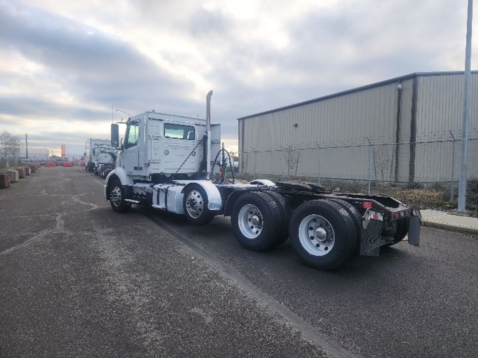 Day Cab Tractor-Heavy Duty Tractors-Volvo-2021-VNR84300-Kent-WA-497,464\n\t\tmiles-$ 61,250 - Image 5