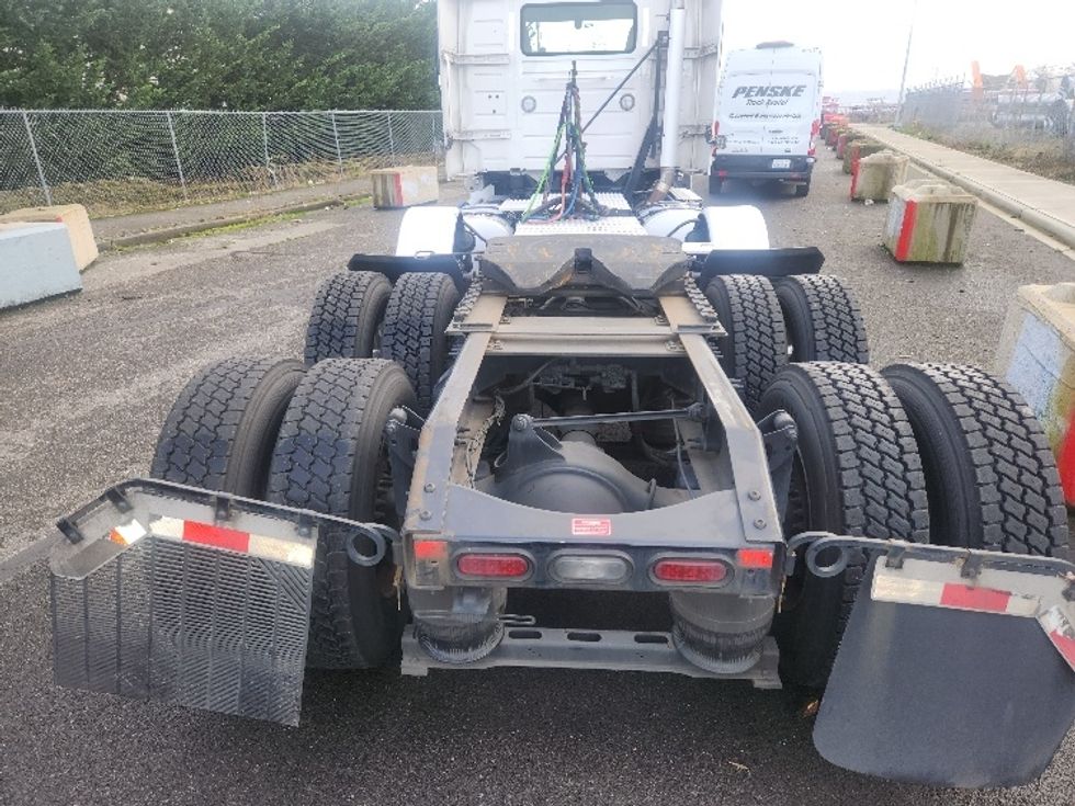 Day Cab Tractor-Heavy Duty Tractors-Volvo-2021-VNR84300-Kent-WA-497,464\n\t\tmiles-$ 61,250 - Image 6