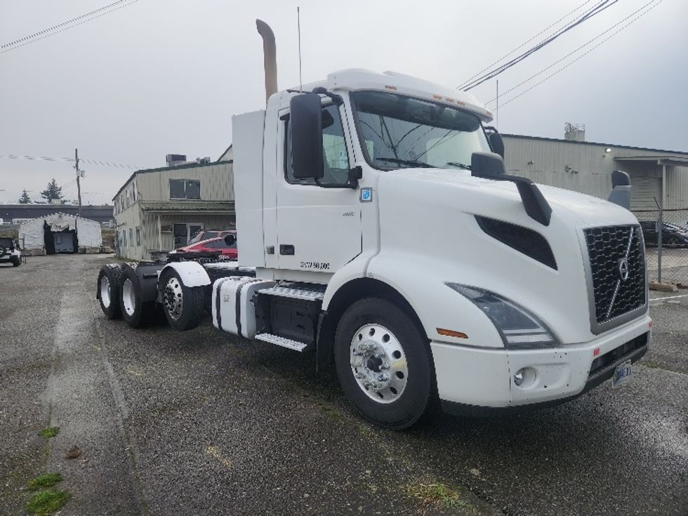 Day Cab Tractor-Heavy Duty Tractors-Volvo-2021-VNR84300-Kent-WA-513,829\n\t\tmiles-$ 59,500 - Image 1