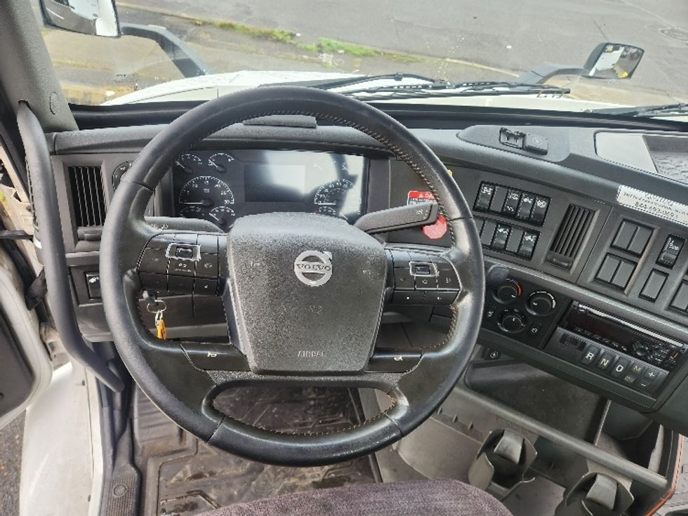 Day Cab Tractor-Heavy Duty Tractors-Volvo-2021-VNR84300-Kent-WA-513,829\n\t\tmiles-$ 59,500 - Image 11