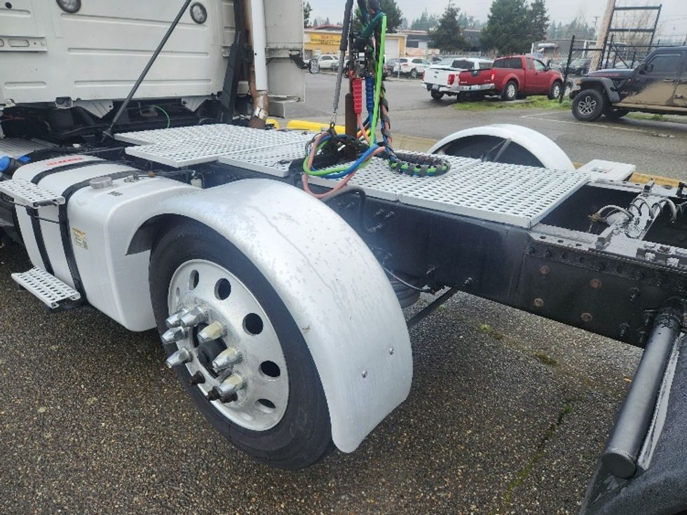 Day Cab Tractor-Heavy Duty Tractors-Volvo-2021-VNR84300-Kent-WA-513,829\n\t\tmiles-$ 59,500 - Image 17