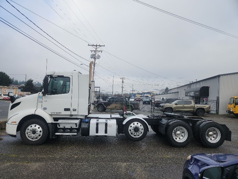 Day Cab Tractor-Heavy Duty Tractors-Volvo-2021-VNR84300-Kent-WA-513,829\n\t\tmiles-$ 59,500 - Image 4