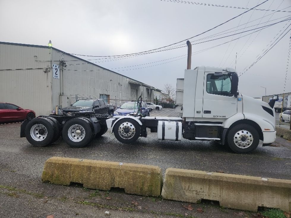 Day Cab Tractor-Heavy Duty Tractors-Volvo-2021-VNR84300-Kent-WA-513,829\n\t\tmiles-$ 59,500 - Image 8
