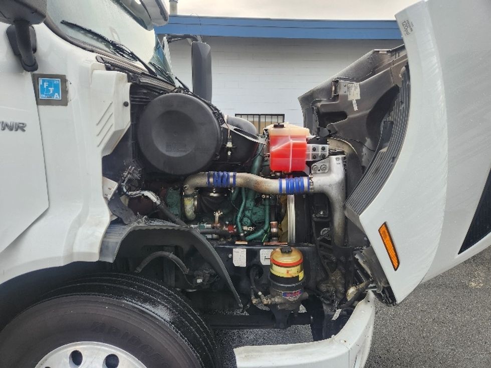 Day Cab Tractor-Heavy Duty Tractors-Volvo-2021-VNR84300-Kent-WA-519,039\n\t\tmiles-$ 59,000 - Image 15