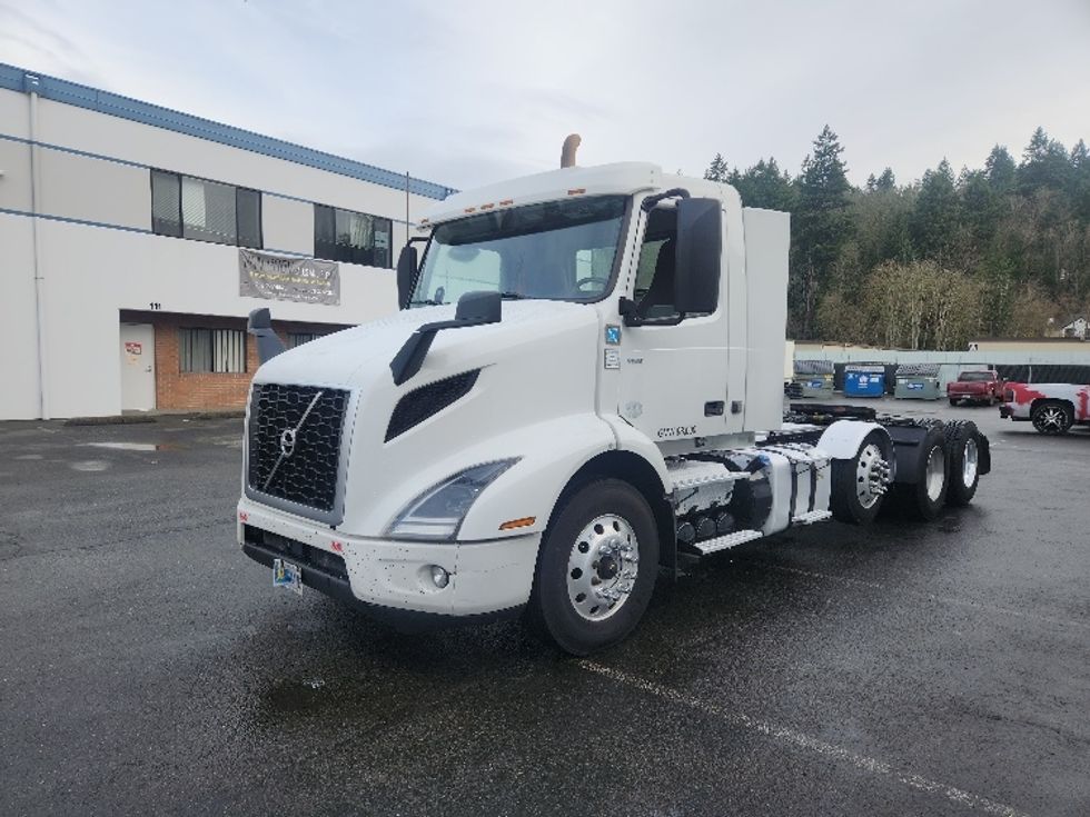 Day Cab Tractor-Heavy Duty Tractors-Volvo-2021-VNR84300-Kent-WA-519,039\n\t\tmiles-$ 59,000 - Image 3