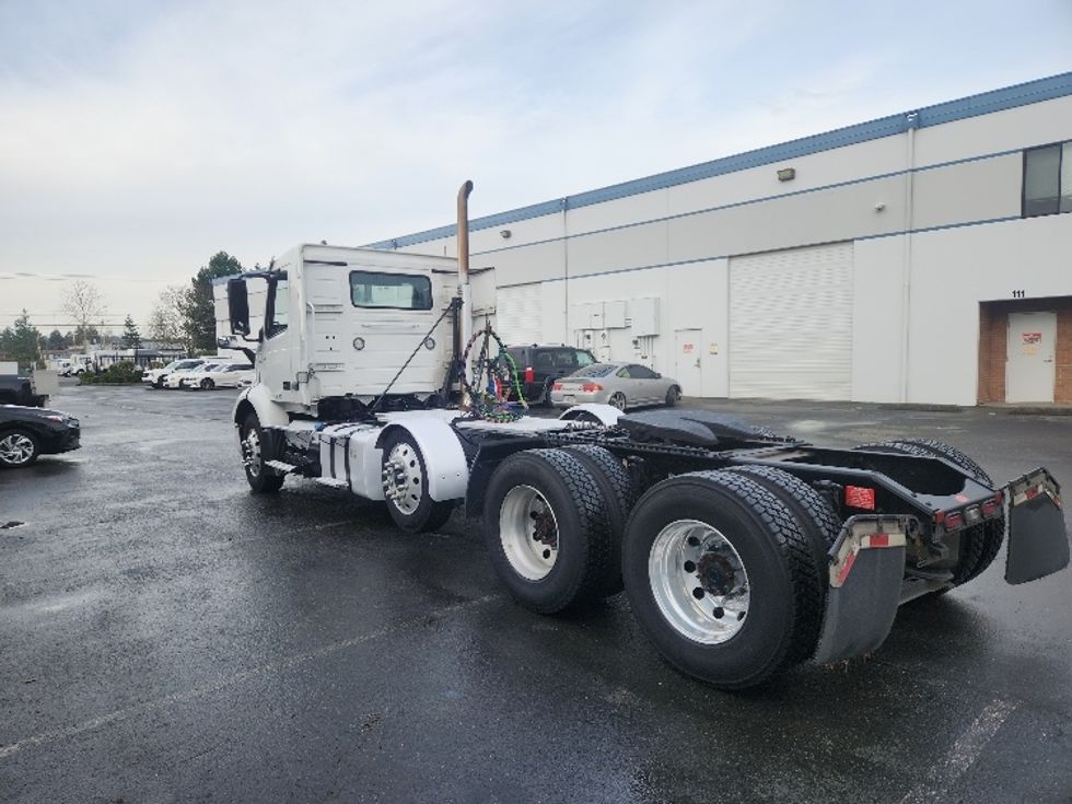 Day Cab Tractor-Heavy Duty Tractors-Volvo-2021-VNR84300-Kent-WA-519,039\n\t\tmiles-$ 59,000 - Image 5