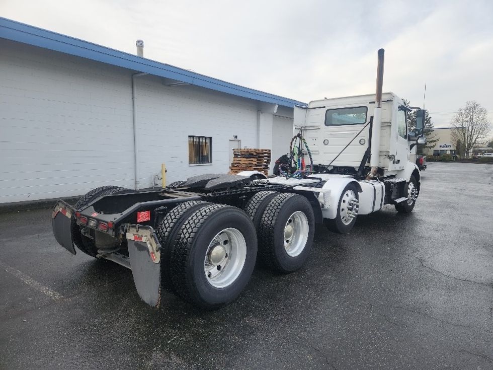 Day Cab Tractor-Heavy Duty Tractors-Volvo-2021-VNR84300-Kent-WA-519,039\n\t\tmiles-$ 59,000 - Image 7